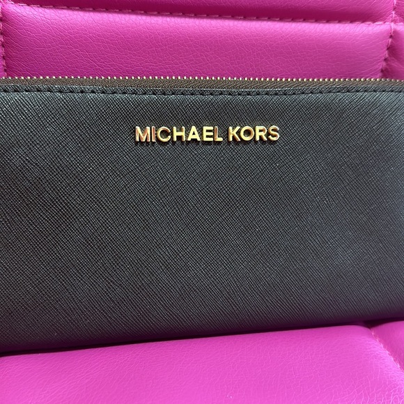 Michael Kors Full Size Zip Around Wallet - Jet Set Continental Wallet, Saffiano - Picture 2 of 6